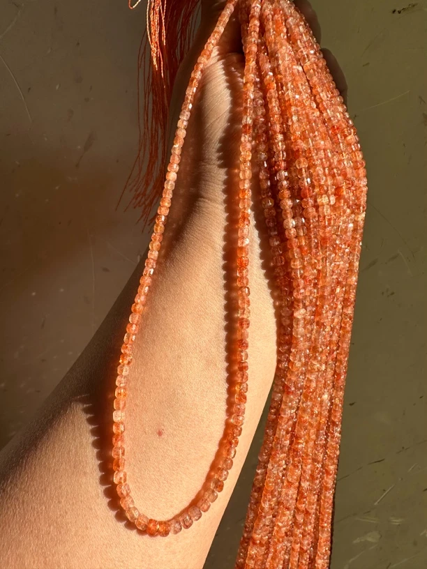 天然金太阳石小方糖约3*3mm珠串一条约38cm