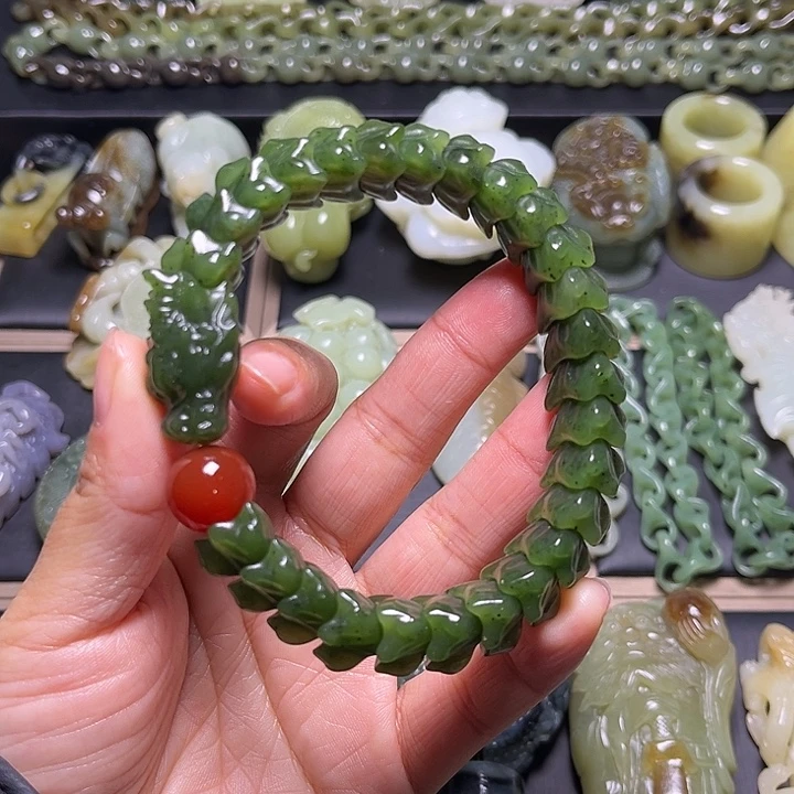 贫***心和田玉未镶嵌挂件