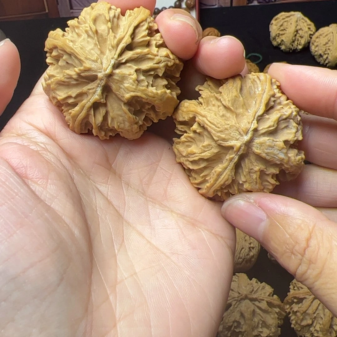 文玩核桃把件秦岭野生文玩核桃