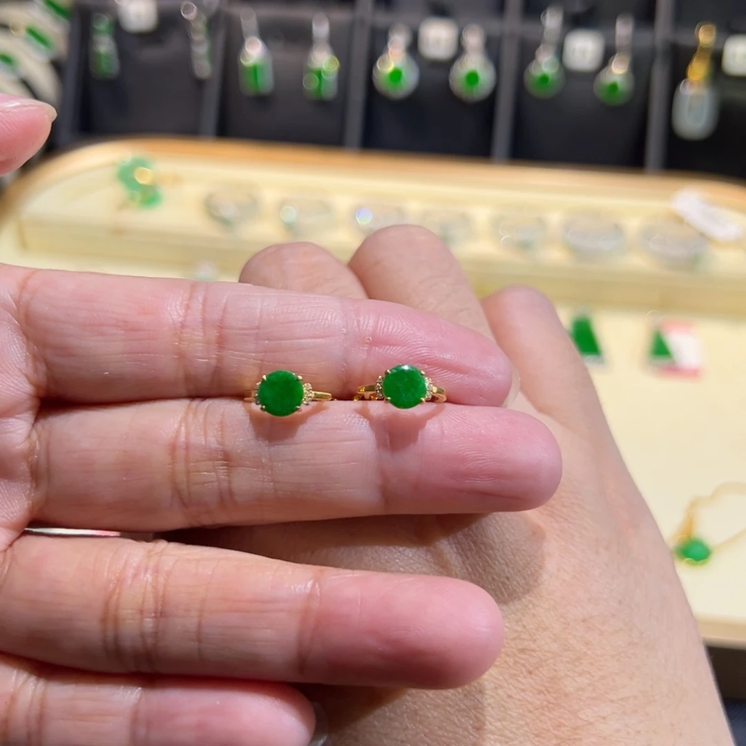 翡翠18K金镶嵌颈饰耳包