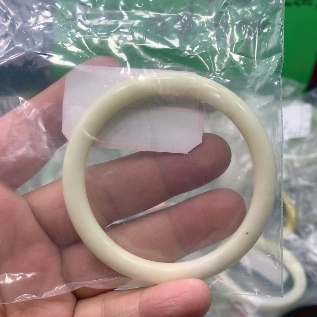 透闪石-蛇纹石玉手镯未镶嵌鸡***呀