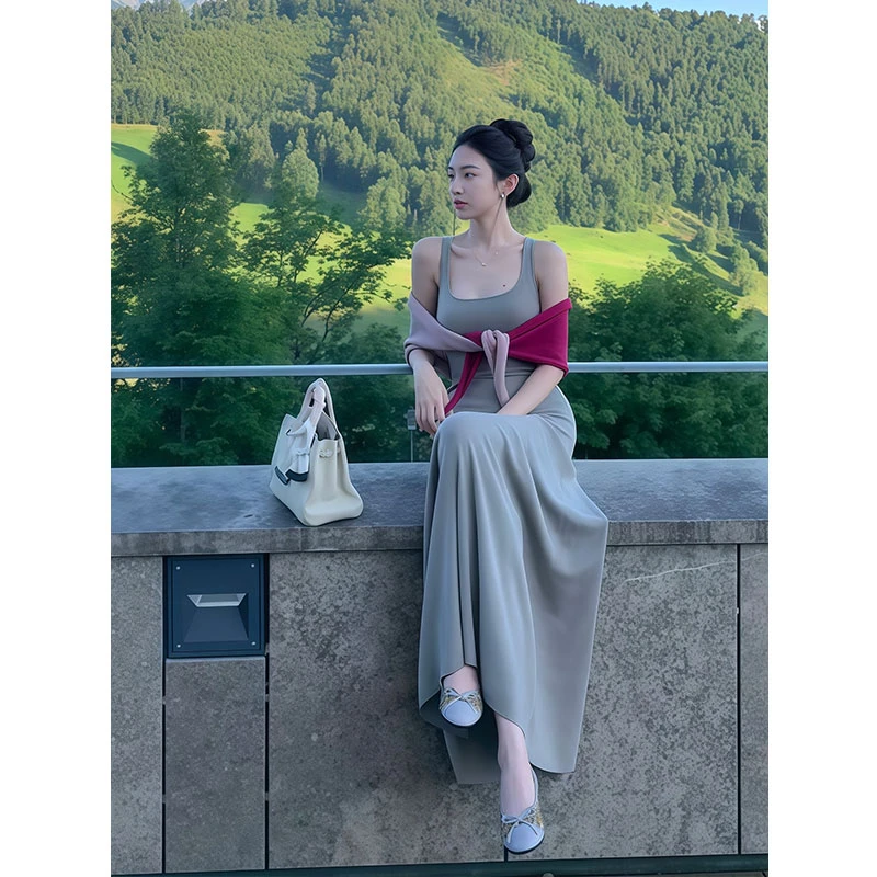 2025年夏季新品高级感法式名媛显瘦气质吊带连衣裙外搭开衫两件套