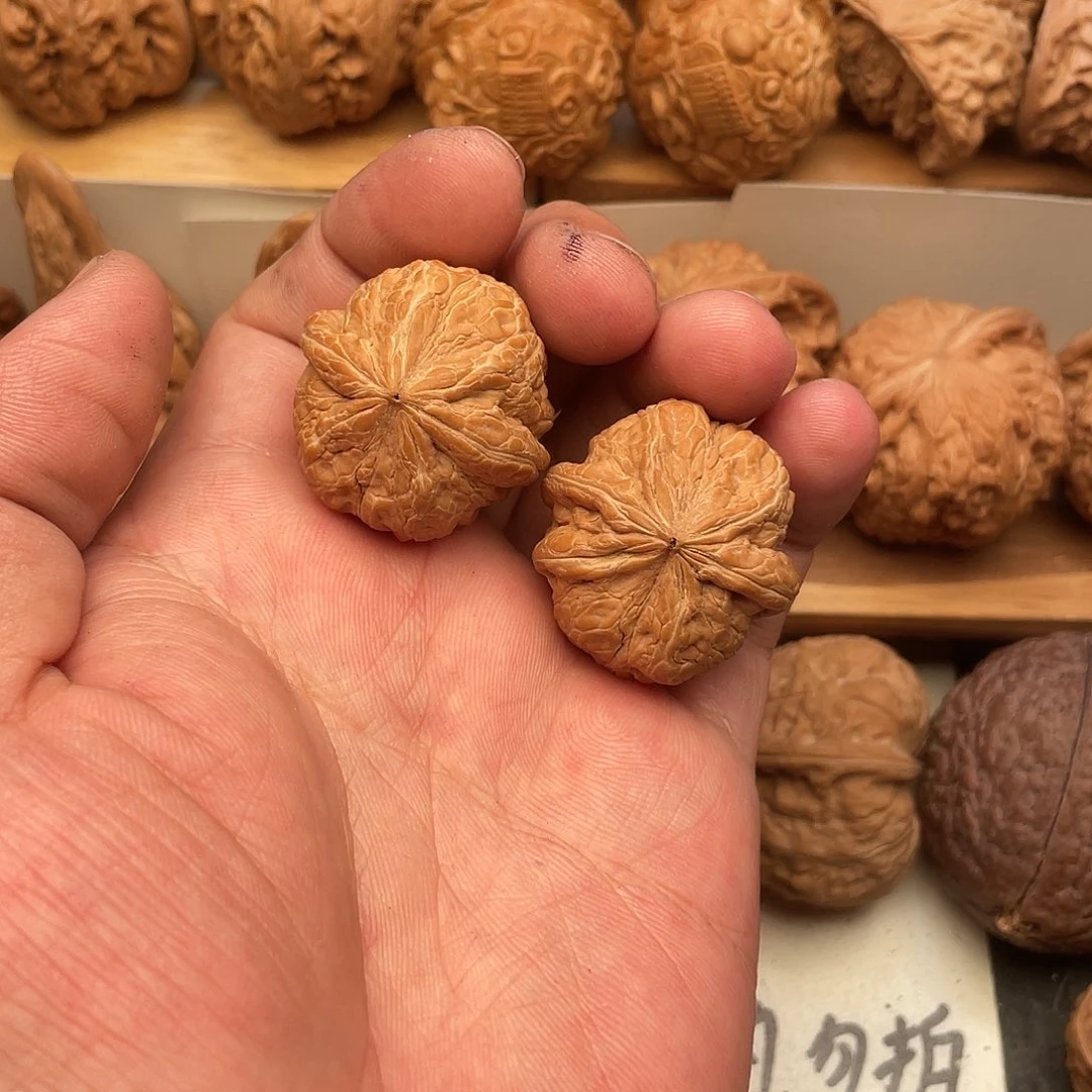 伊***贰文玩核桃吊坠元宝