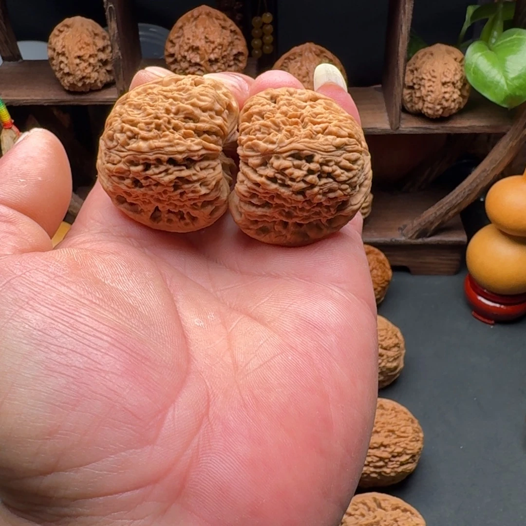 文玩核桃南疆石团子凹底蚂蚁拉丝尺寸42