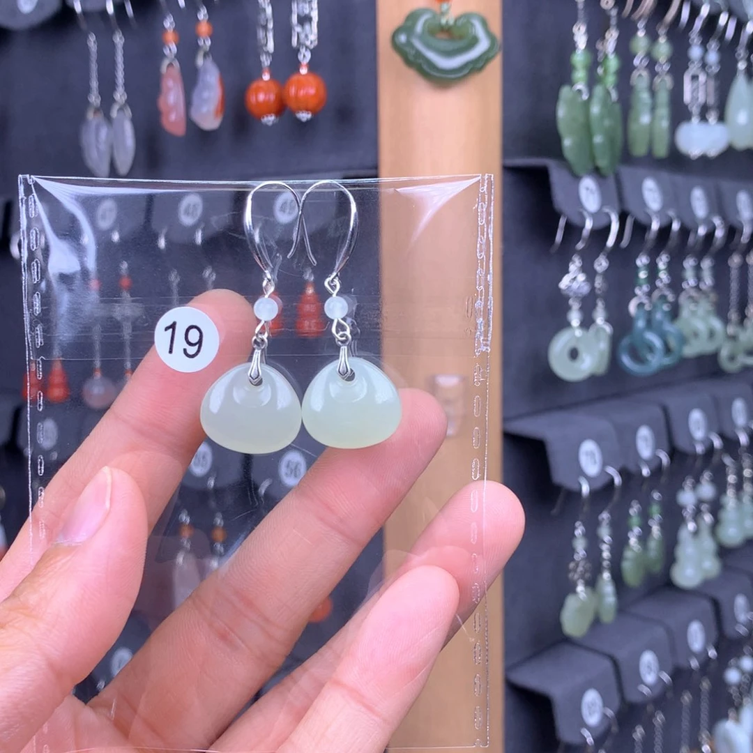 和田玉耳饰银S925镶嵌飞***?