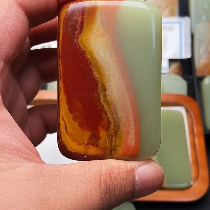 新疆昆仑山料方解石石玉