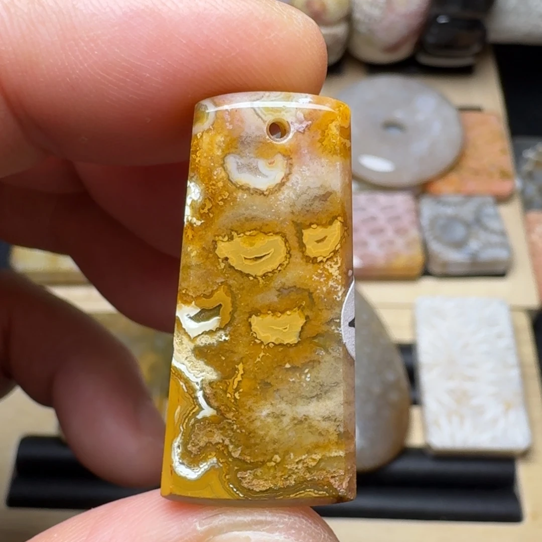 石英质玉未镶嵌纯天然色有机玉石保真色