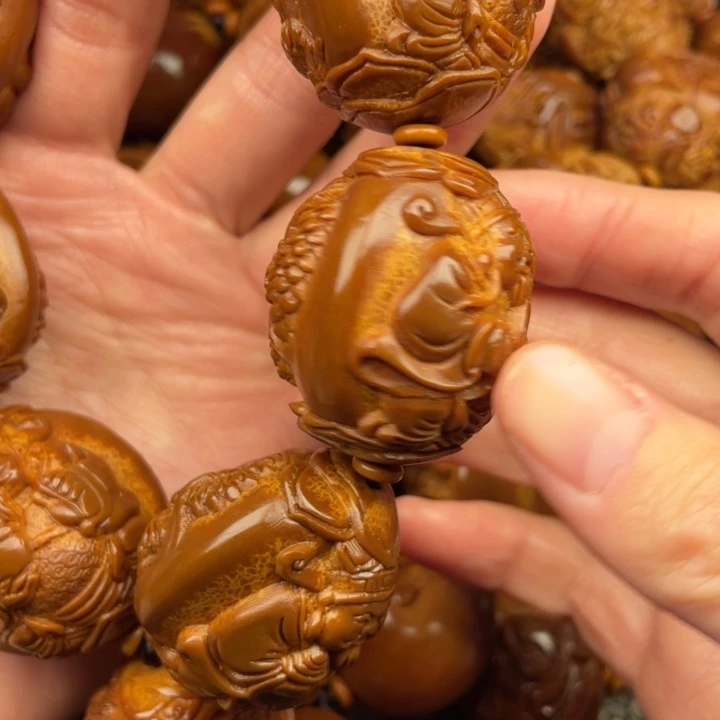 橄榄核吊坠语**秘橄榄核手持