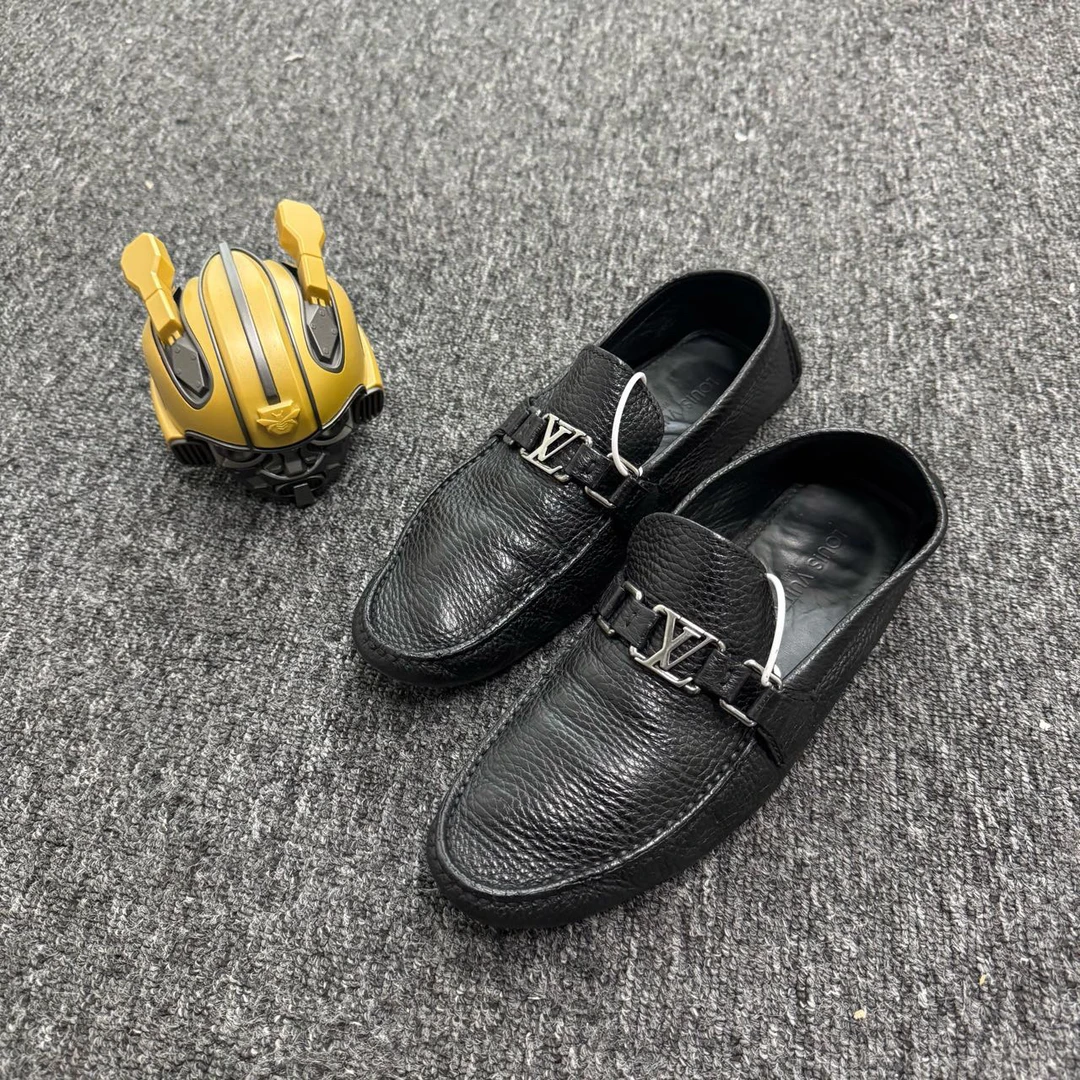 95新 LouisVuitton/路易威登 /42码/银标驾车豆豆鞋/公价6800