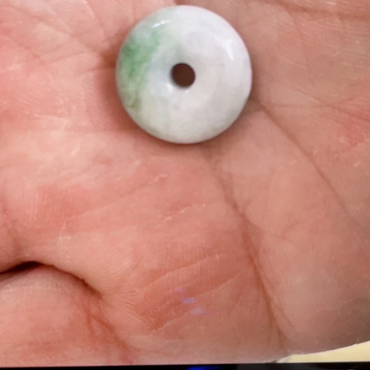 翡翠颈饰未镶嵌平安扣