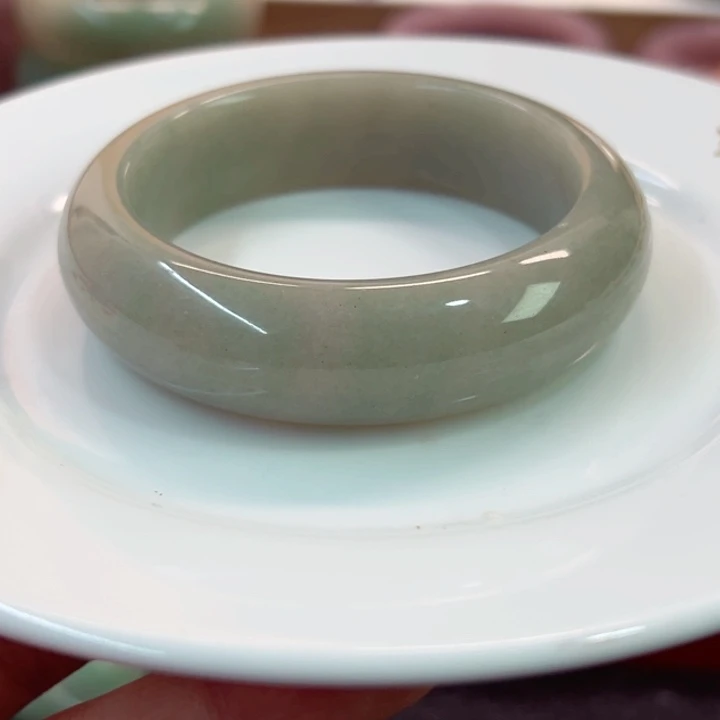 石英岩玉未镶嵌手镯