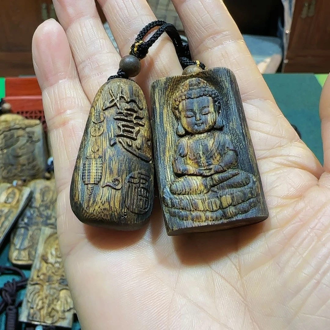 沉香吊坠一****暖海南白奇乌身老料佛公+如意吊坠18克带绳