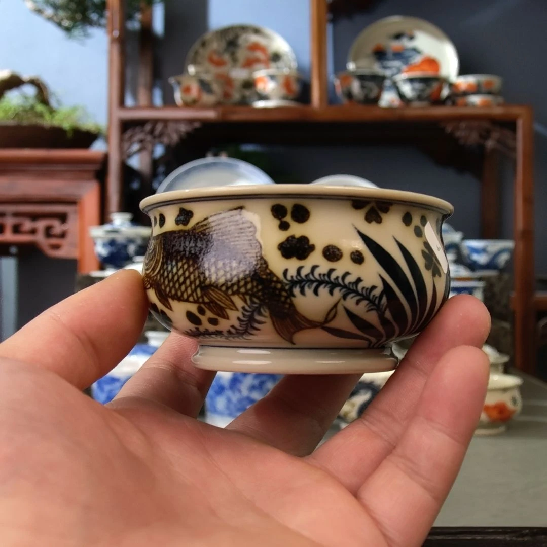 青花釉里金鱼藻主人杯