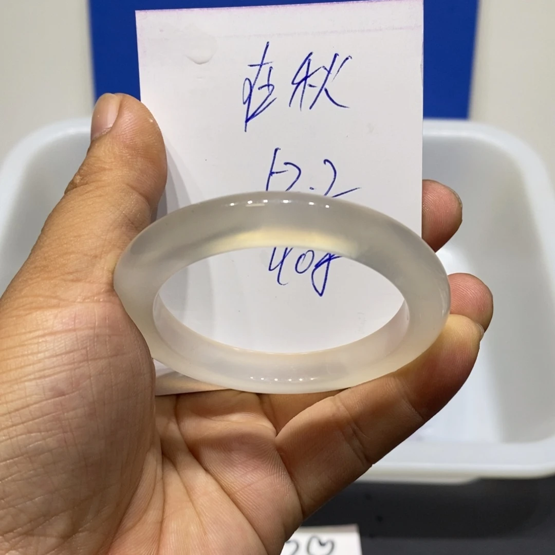 在***.玛瑙/玉髓未镶嵌手镯