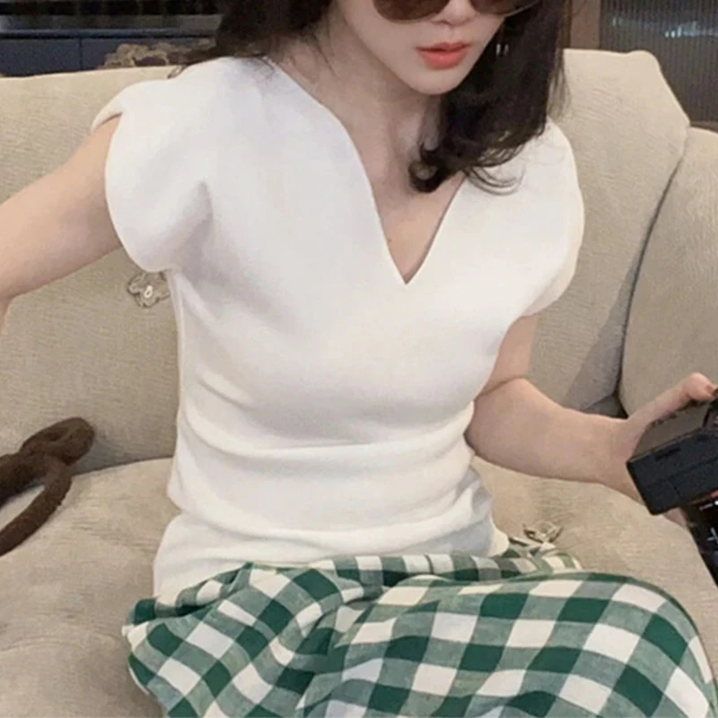 设计感韩系气质白色短款短袖t恤女修身显瘦别致百搭小上衣夏季T恤