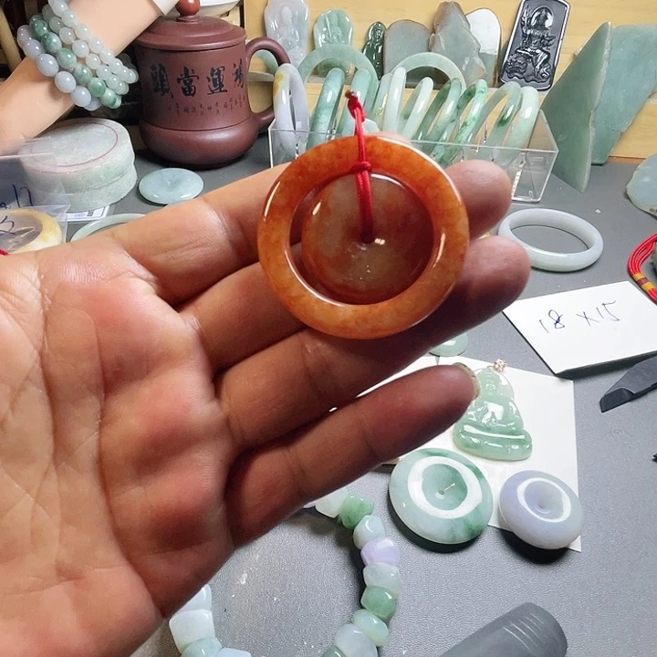 翡翠未镶嵌颈饰翡翠子母扣（烧红）