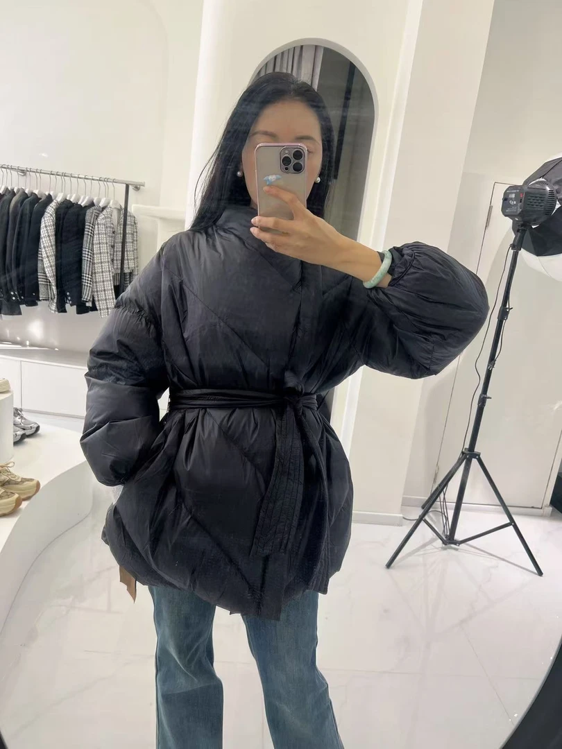 黑色白鸭绒腰带时尚大方款羽绒服