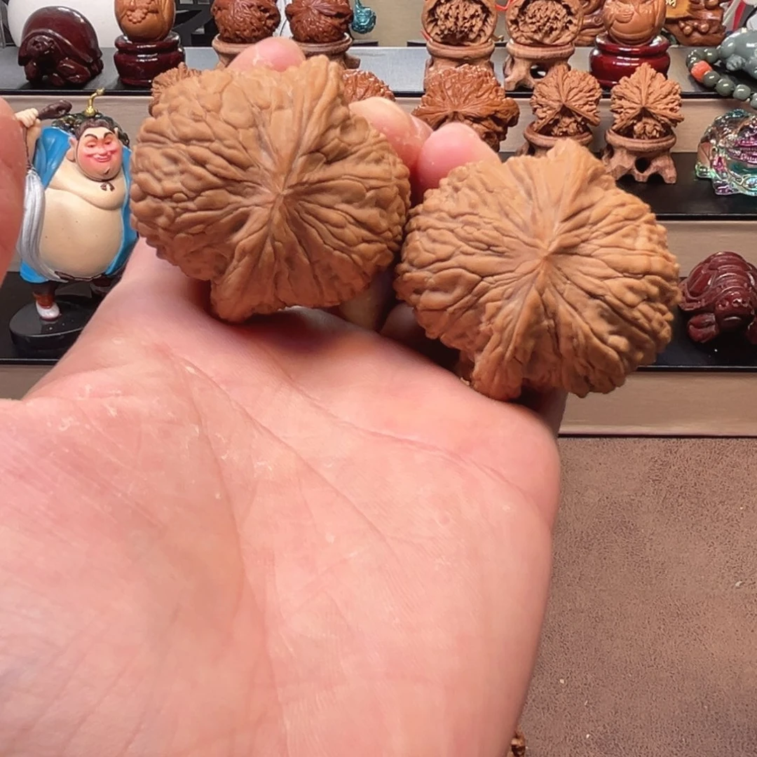 桃核把件44大肚泥鳅背