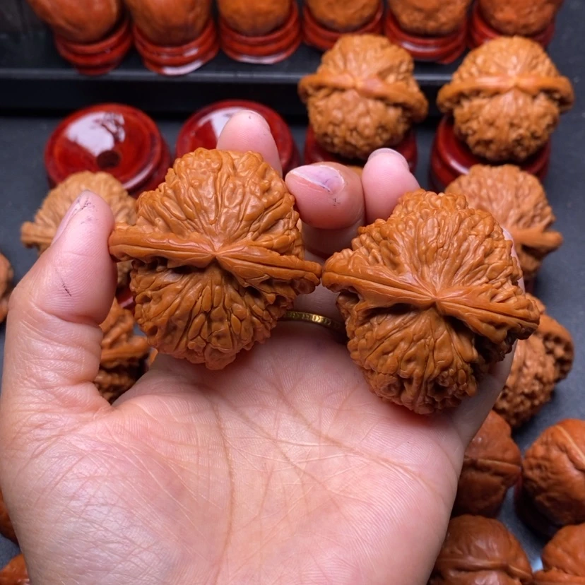 【闪购商品】文玩核桃把件46球白