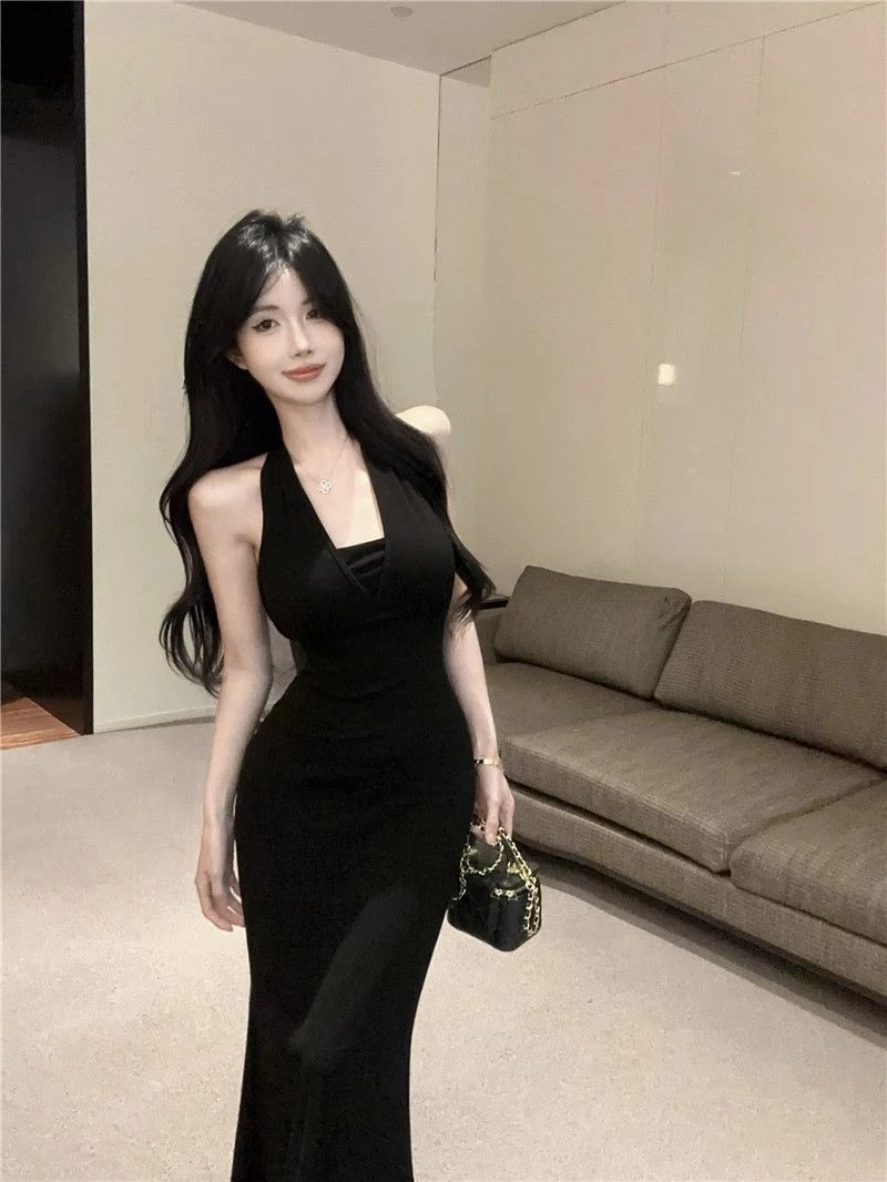 御姐风高级感超好看挂脖吊带修身包臀长裙黑色连衣裙2025新款穿搭