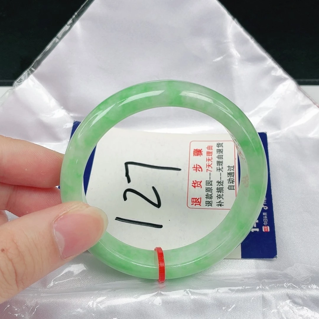 翡翠手镯未镶嵌翡翠