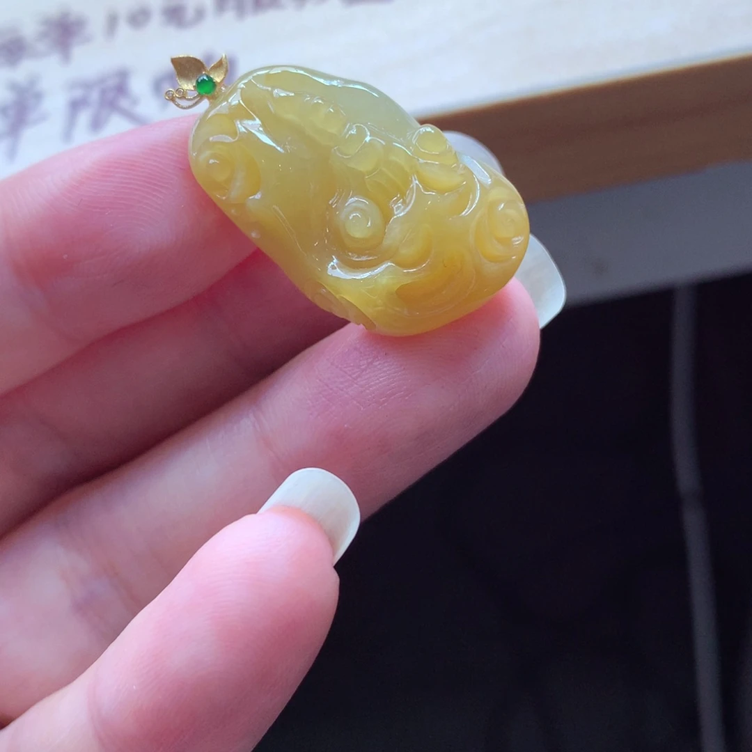 翡翠颈饰18K金镶嵌吊坠