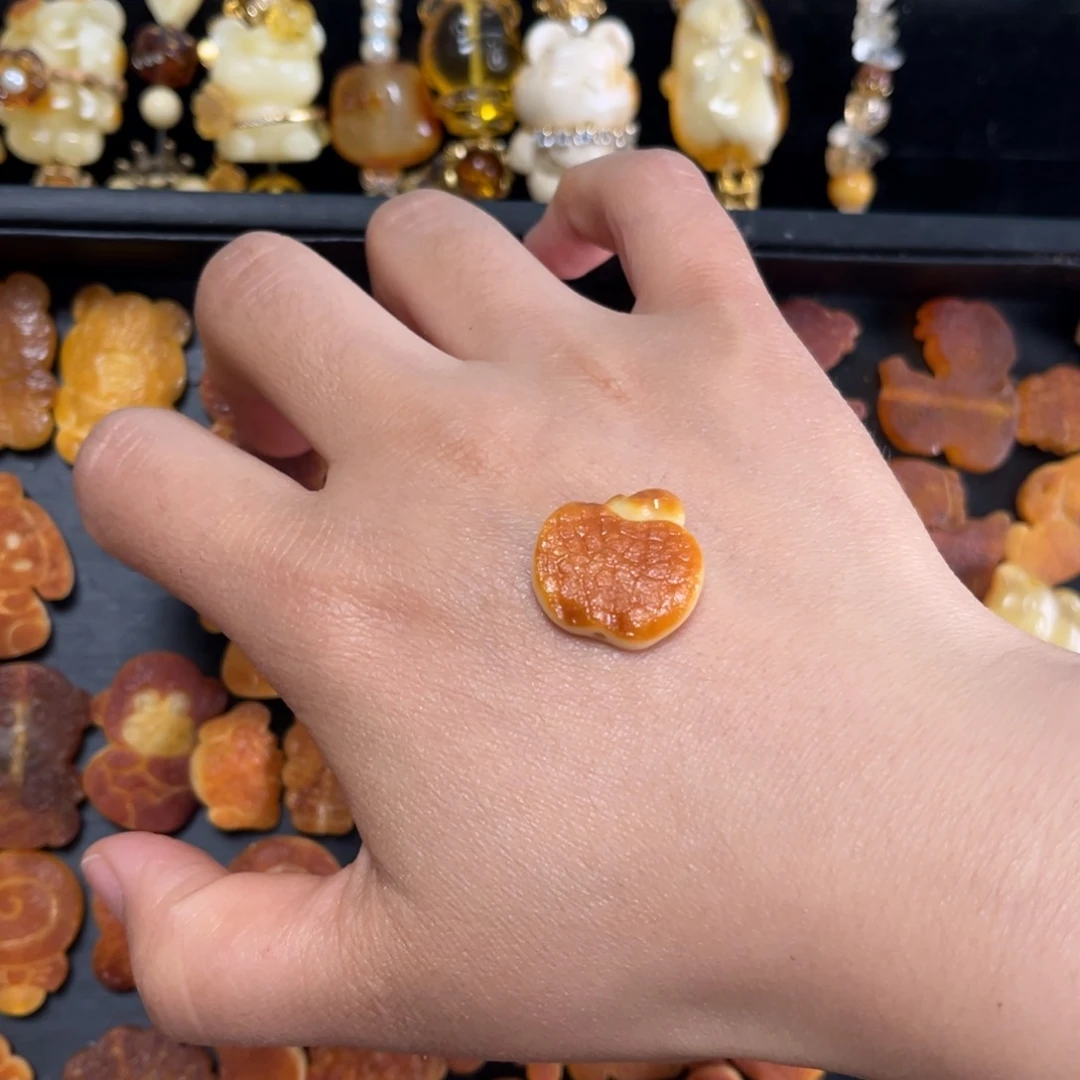 未镶嵌琥珀珠宝奇石