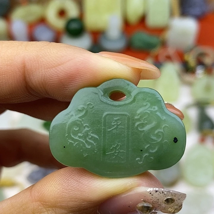 和田玉未镶嵌颈饰福利