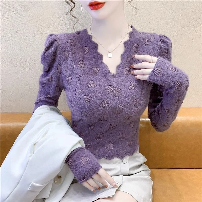 加厚磨毛女秋冬2025新款内搭水貂绒v领打底衫复古提花洋气蕾丝衫