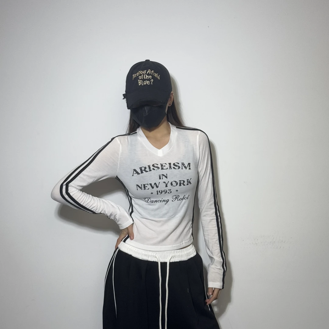 十三姨V领印花t恤显瘦时尚休闲休闲风长袖修身百搭针织运动短款