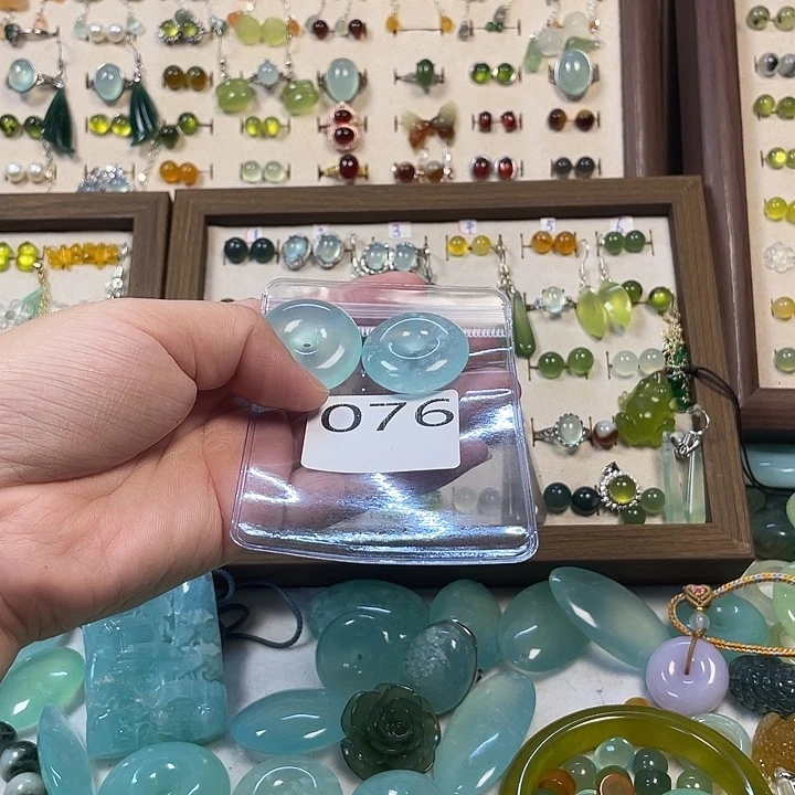 蛇纹石玉合金耳钉