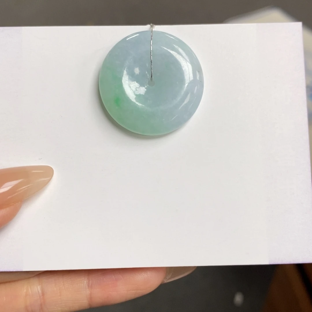 翡翠颈饰未镶嵌平安扣