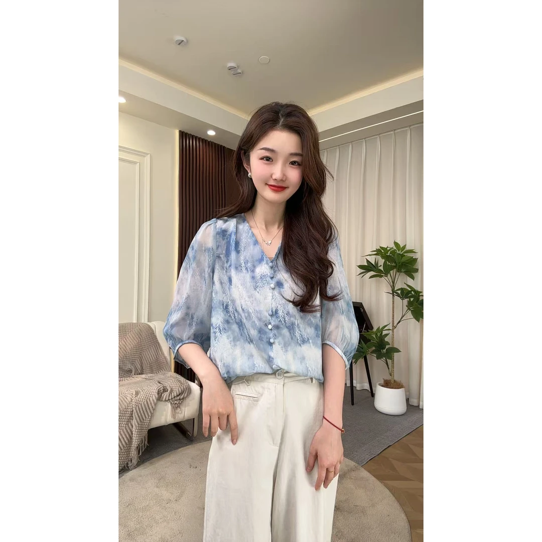 504181 2025新款简约清新 V领七分袖小衫