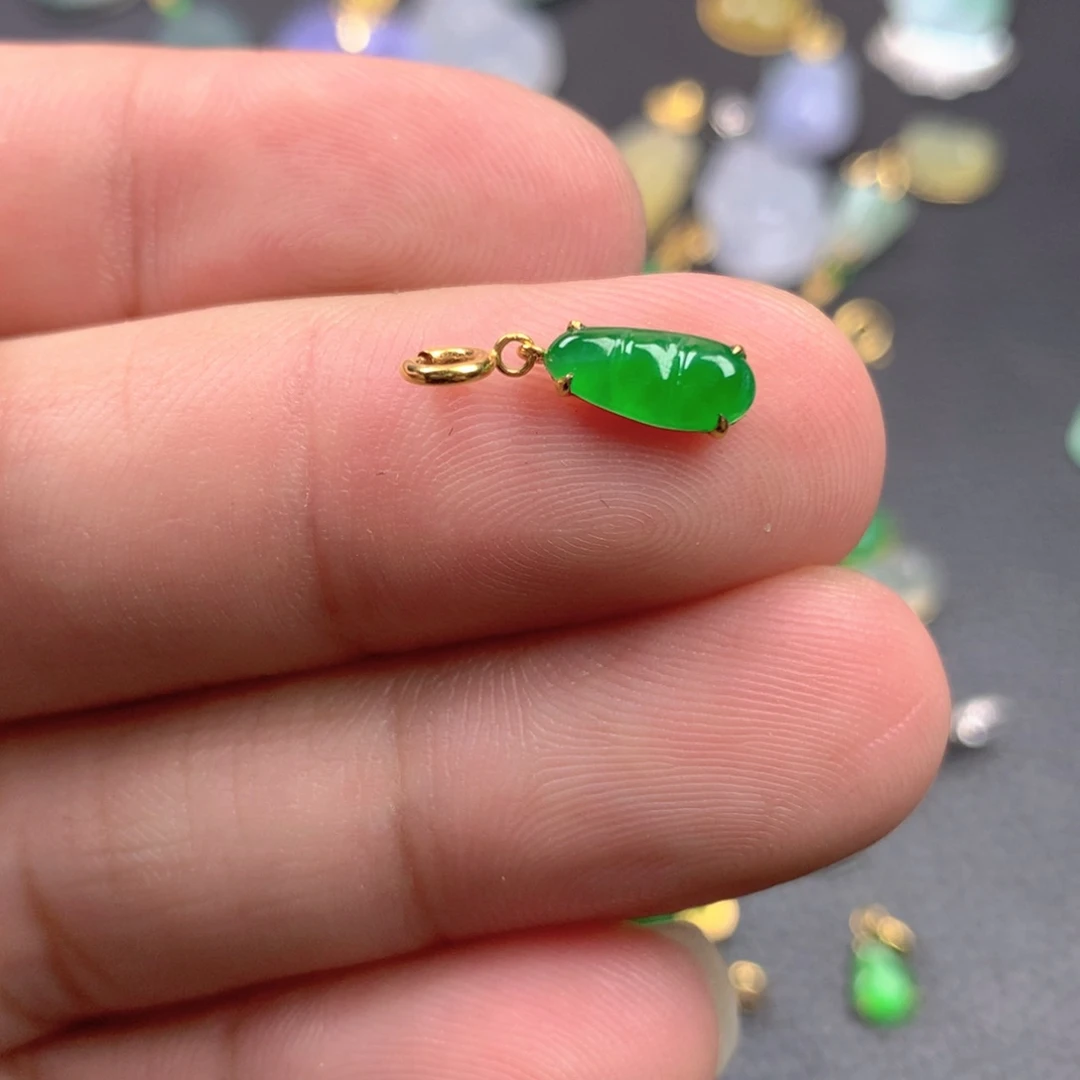 【闪购商品】颈饰18K金镶嵌翡翠W****酒