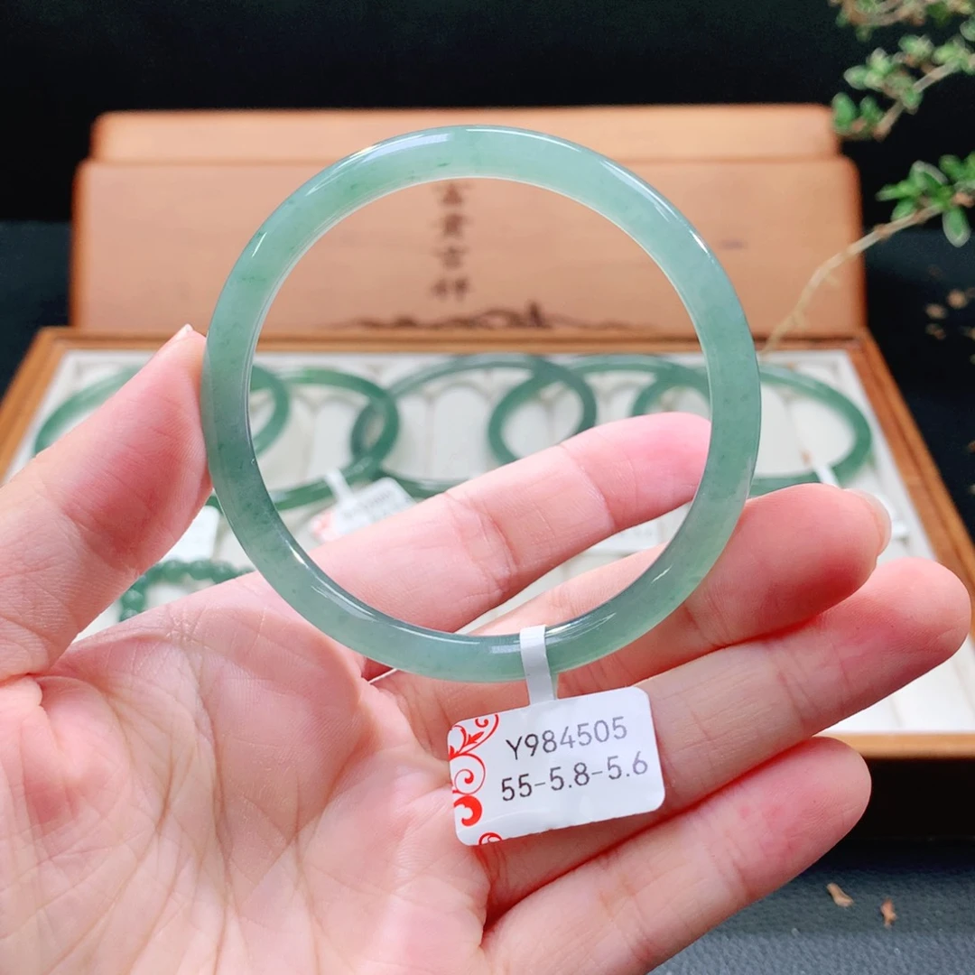 翡翠手镯（圆镯）未镶嵌