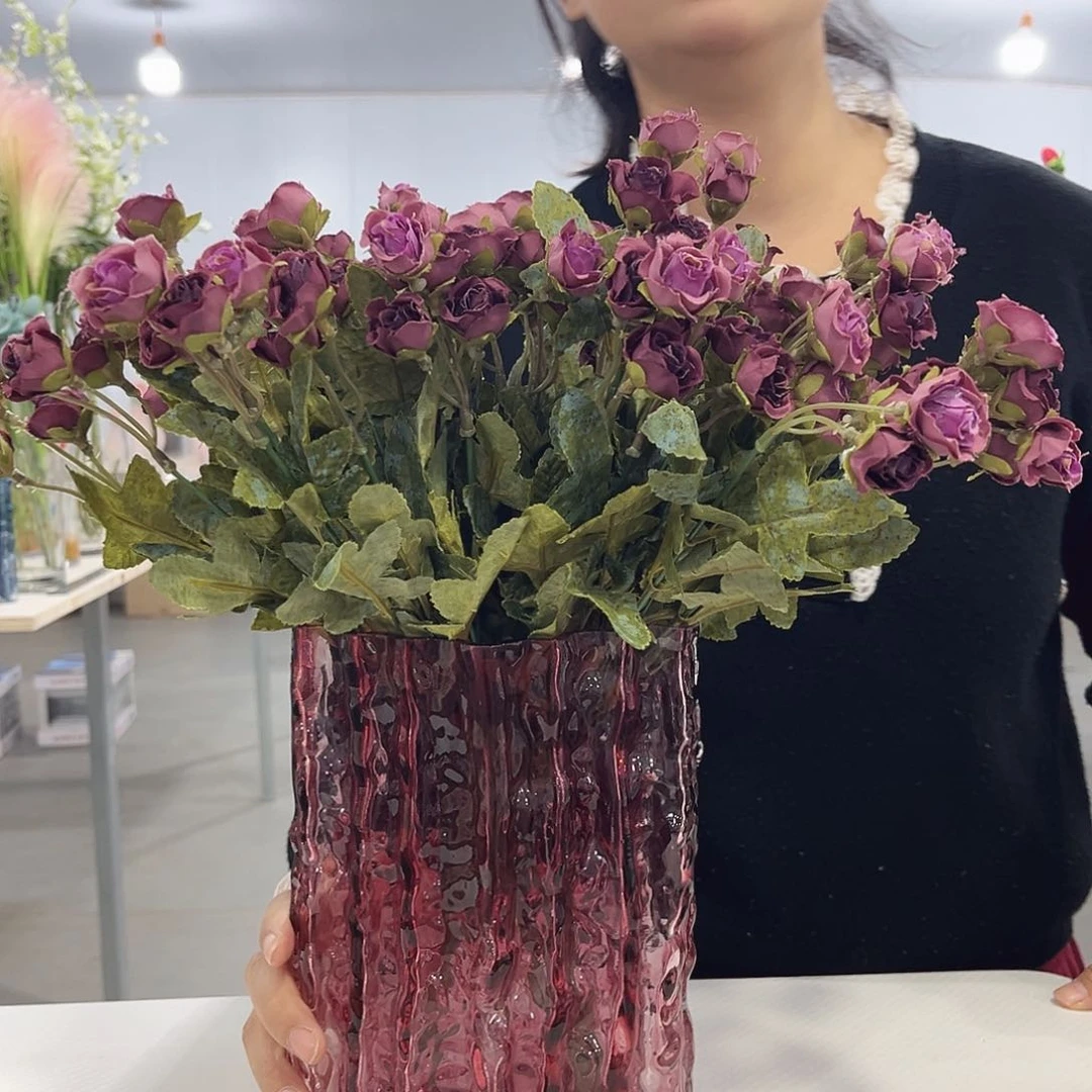 酒红色水晶玻璃花瓶