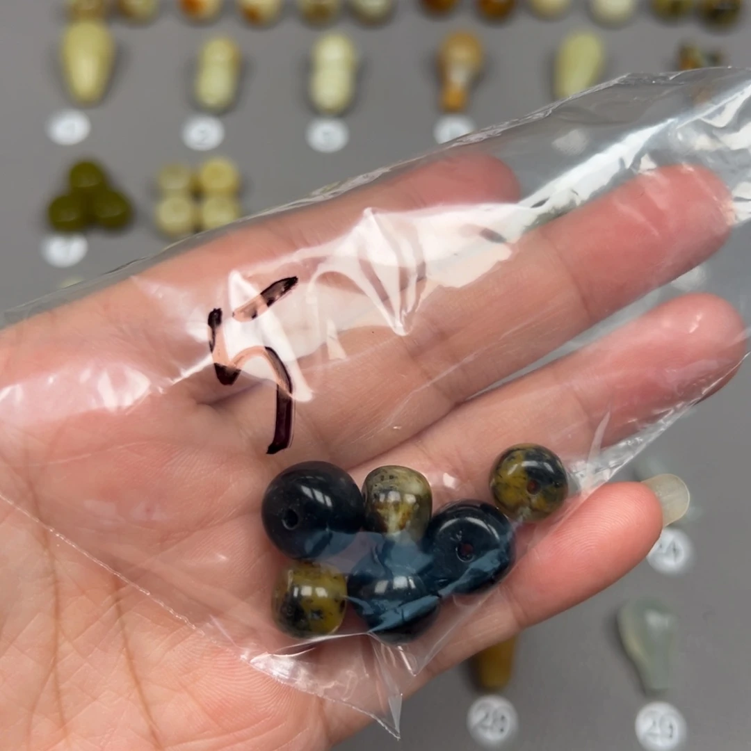 蛇纹石玉未镶嵌颈饰?****微瑕不退不换
