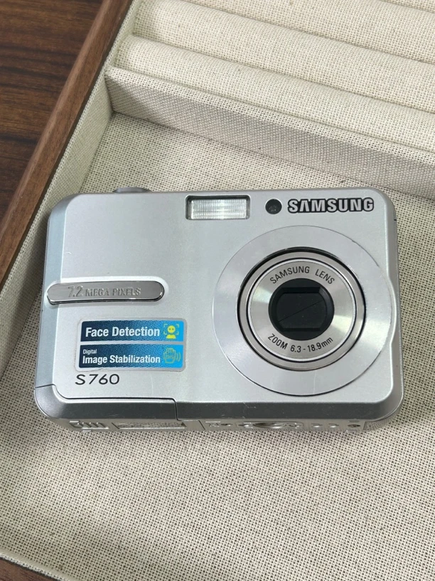9新 Samsung/三星 s760 银色 复古ccd数码相机 用五号电池