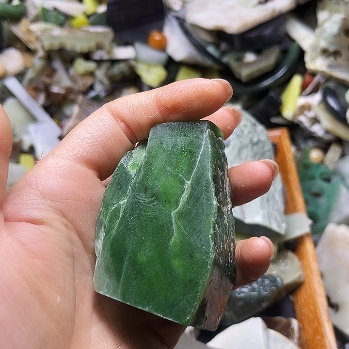 和田玉（糖玉）未镶嵌珠宝半成品后*人