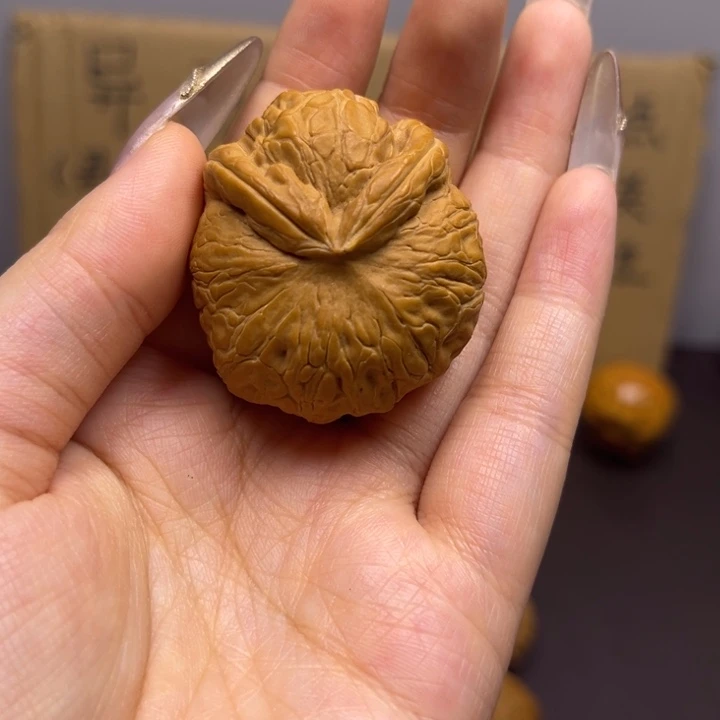 齐***齐菩提籽类元宝兔子单只异型有瑕