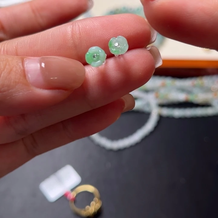 慎***终未镶嵌手串翡翠翡翠