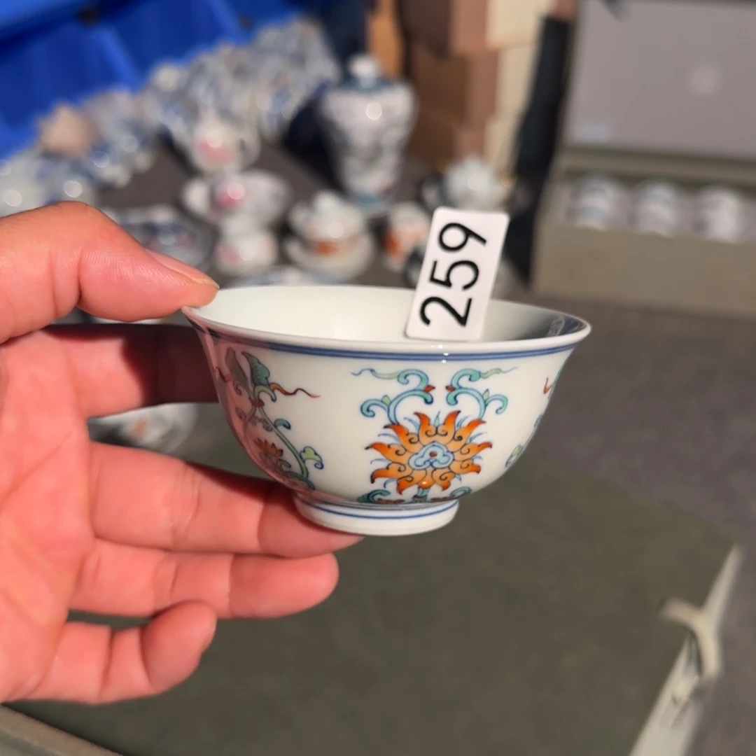 259号青花斗彩主人杯一只