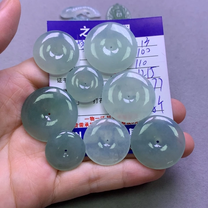 翡翠颈饰未镶嵌梦*