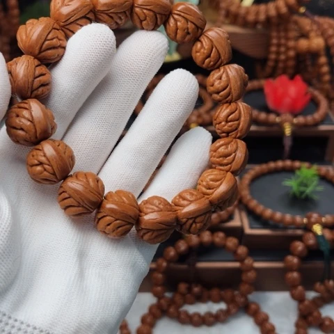 吊坠桃核18豹子头手串