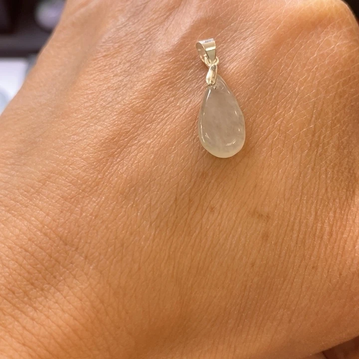 翡翠挂件未镶嵌X**。