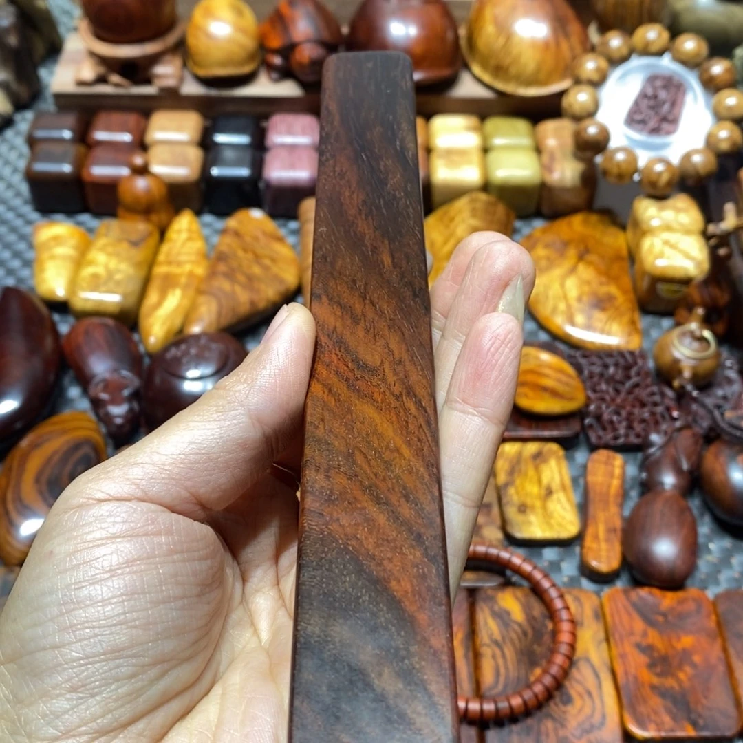 芋***萄交趾黄檀（大红酸枝）