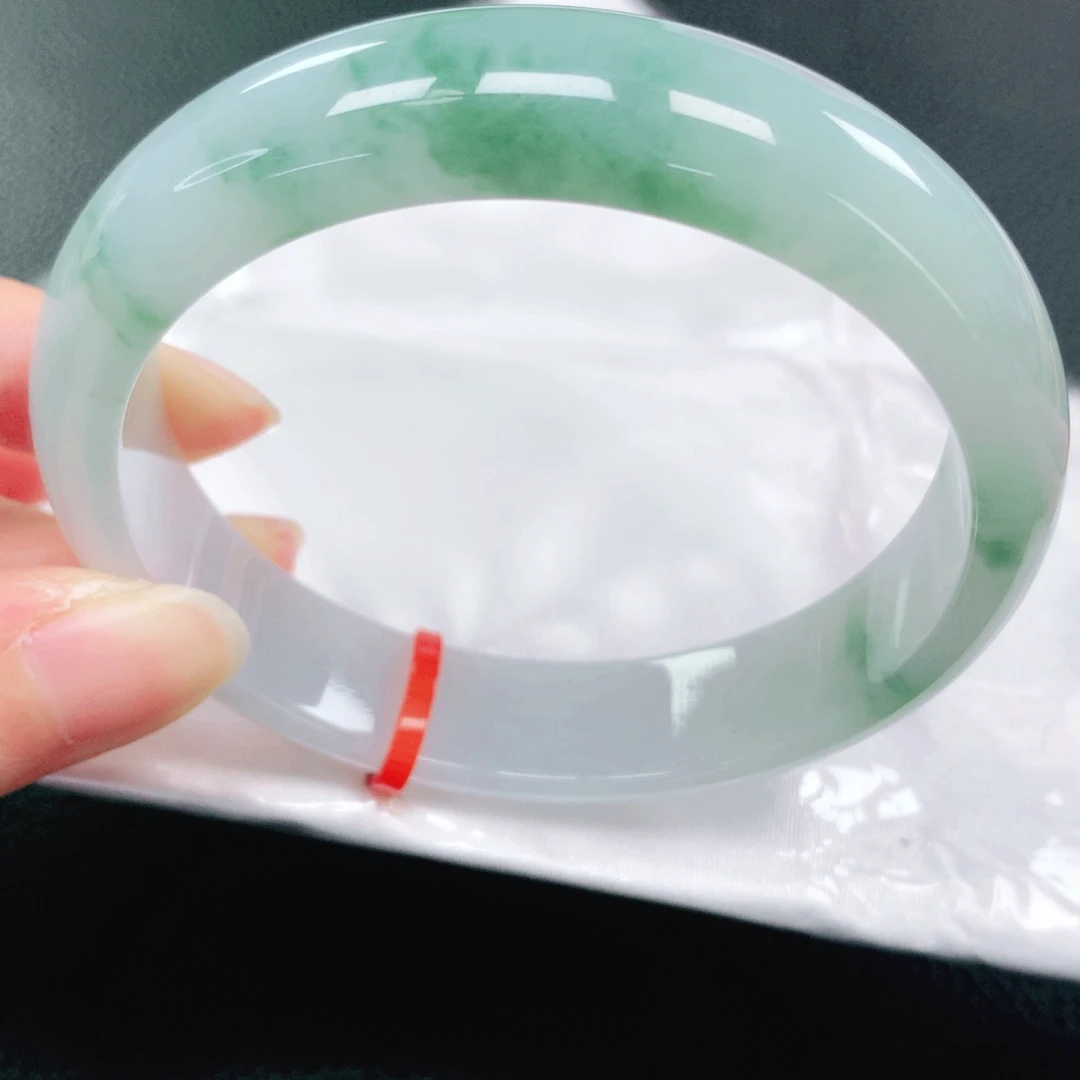 翡翠手镯未镶嵌60圈