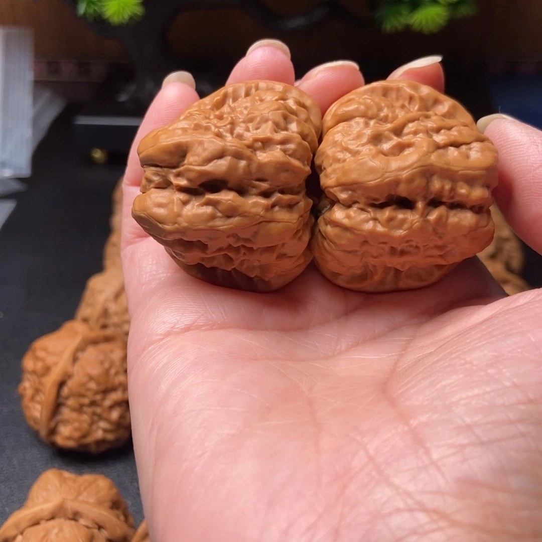 或***晚文玩核桃把件蛤蟆头