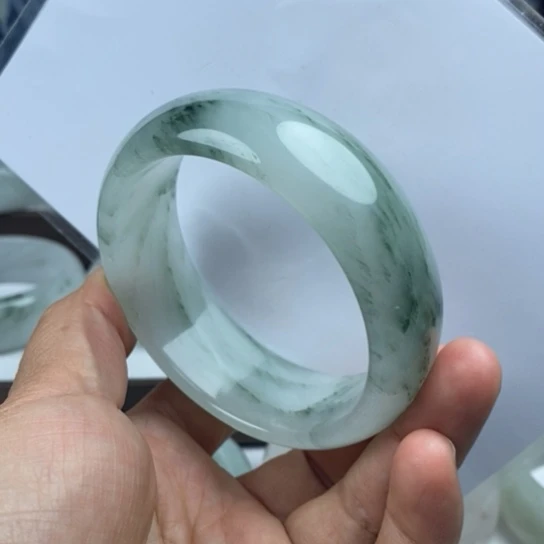 鱼***情石英质玉（金丝玉）未镶嵌手镯
