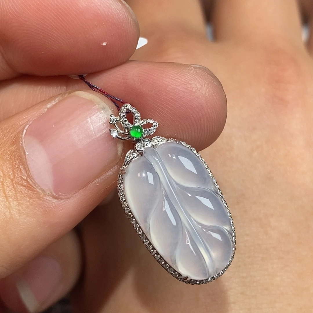 翡翠颈饰18K金镶嵌叶子